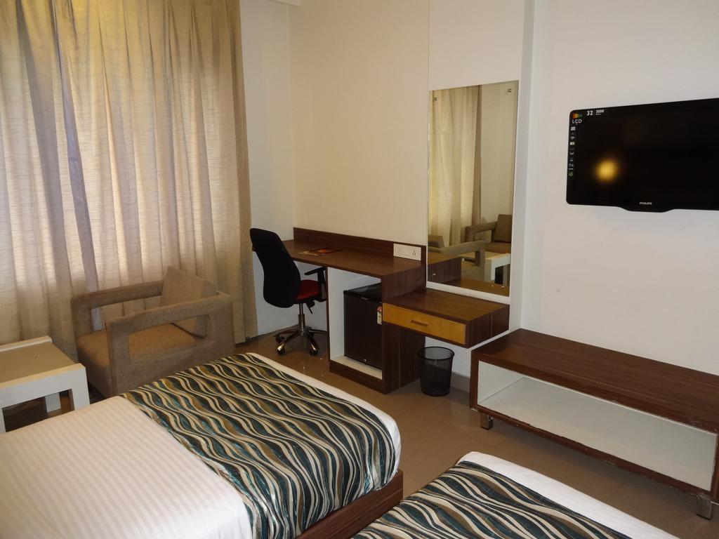 Continental Park Hotel Vijayawāda Exterior photo