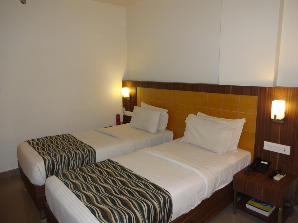 Continental Park Hotel Vijayawāda Exterior photo