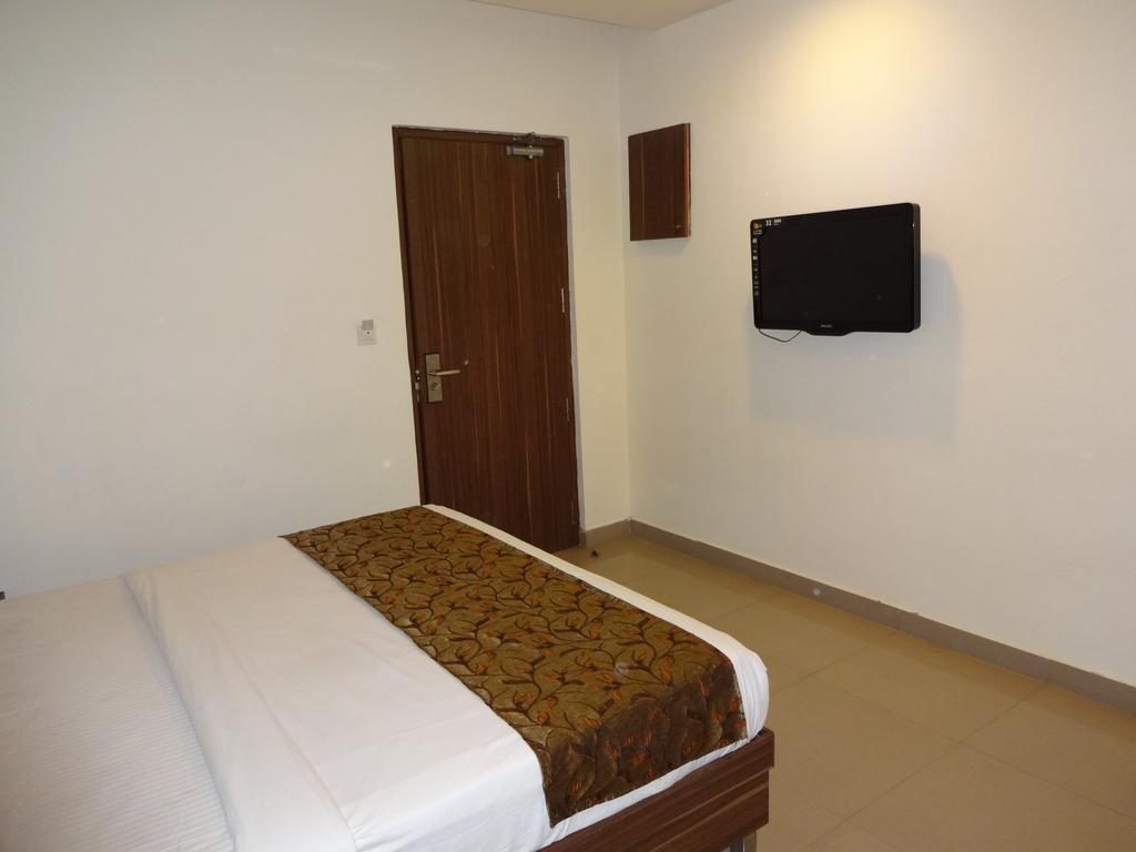 Continental Park Hotel Vijayawāda Exterior photo