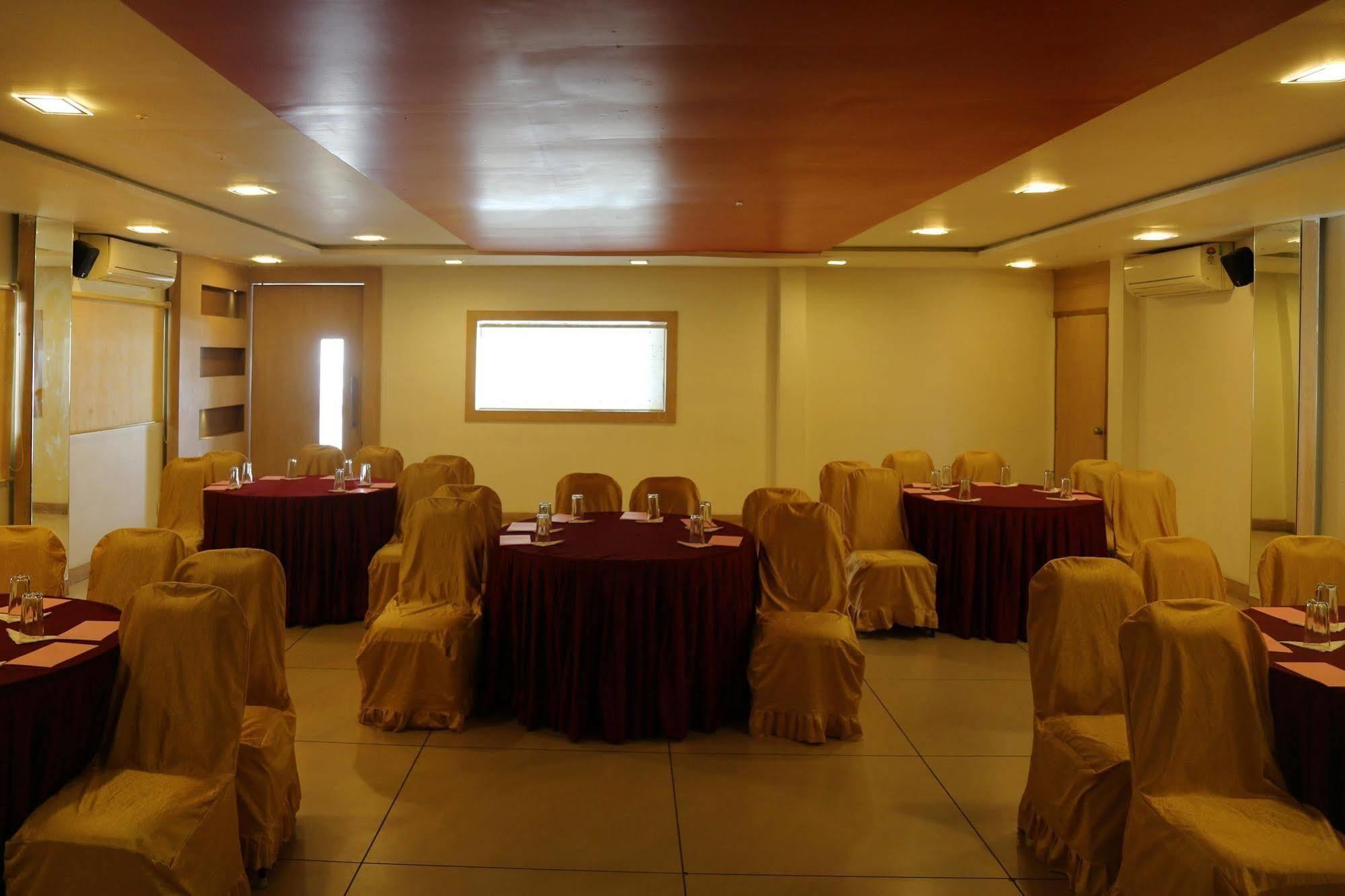 Continental Park Hotel Vijayawāda Exterior photo